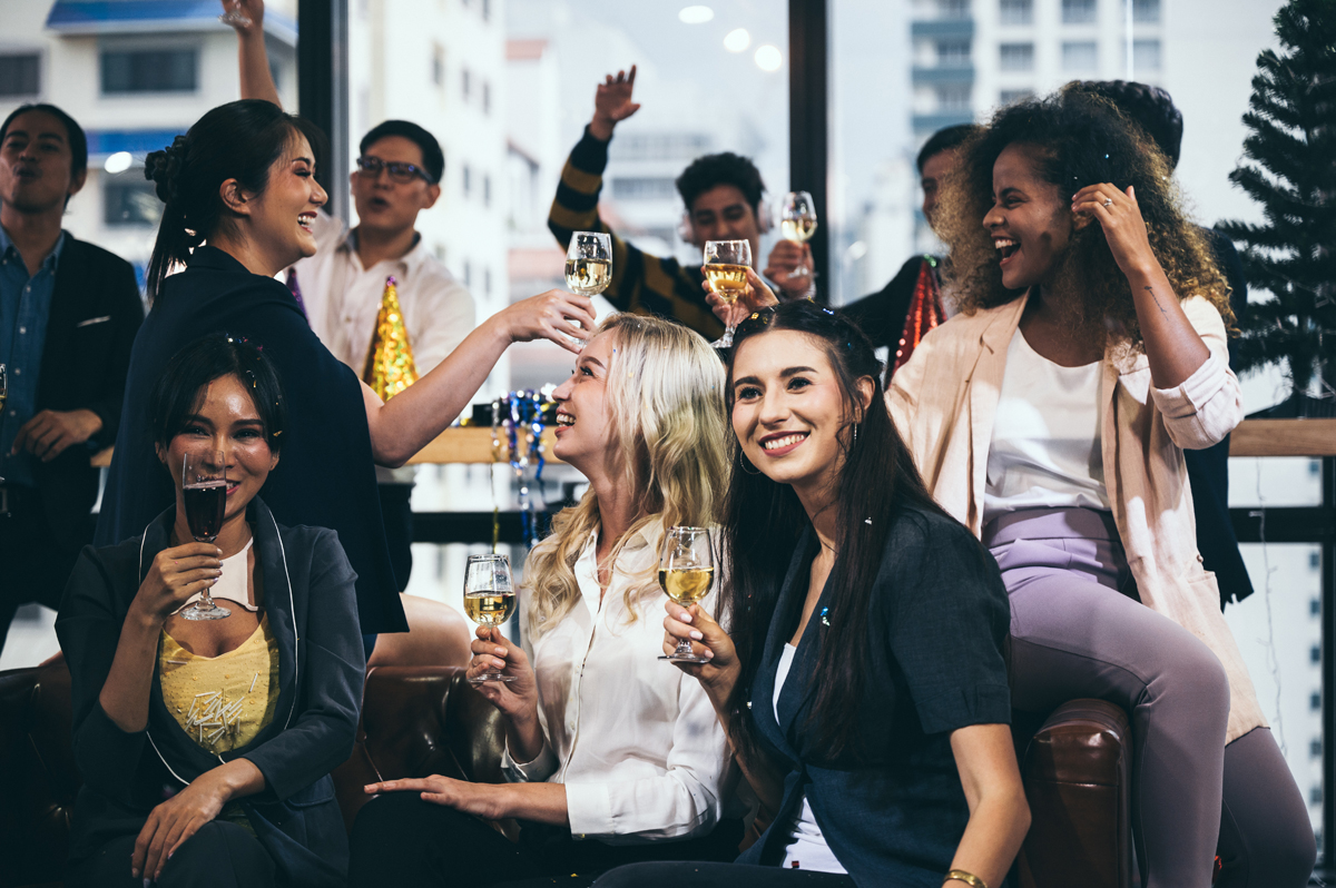 Celebrate success with colleagues. Business celebration party. (c) AdobeStock