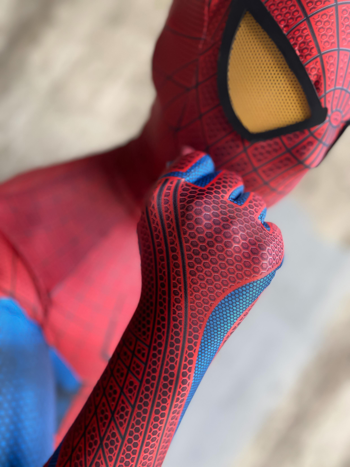 Spiderman beim Ballen einer Faust. (c) AdobeStock