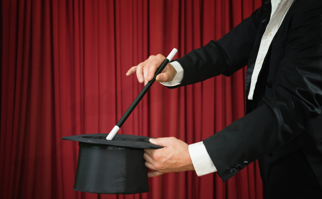 Magician with top hat and magic wand, performing on stage, Stichwort Erbschaftssteuer.
(c) AdobeStock