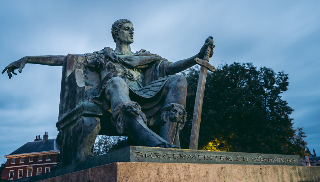 The statue of Constantine at York Minster, keyword Vösendorf.
(c) AdobeStock