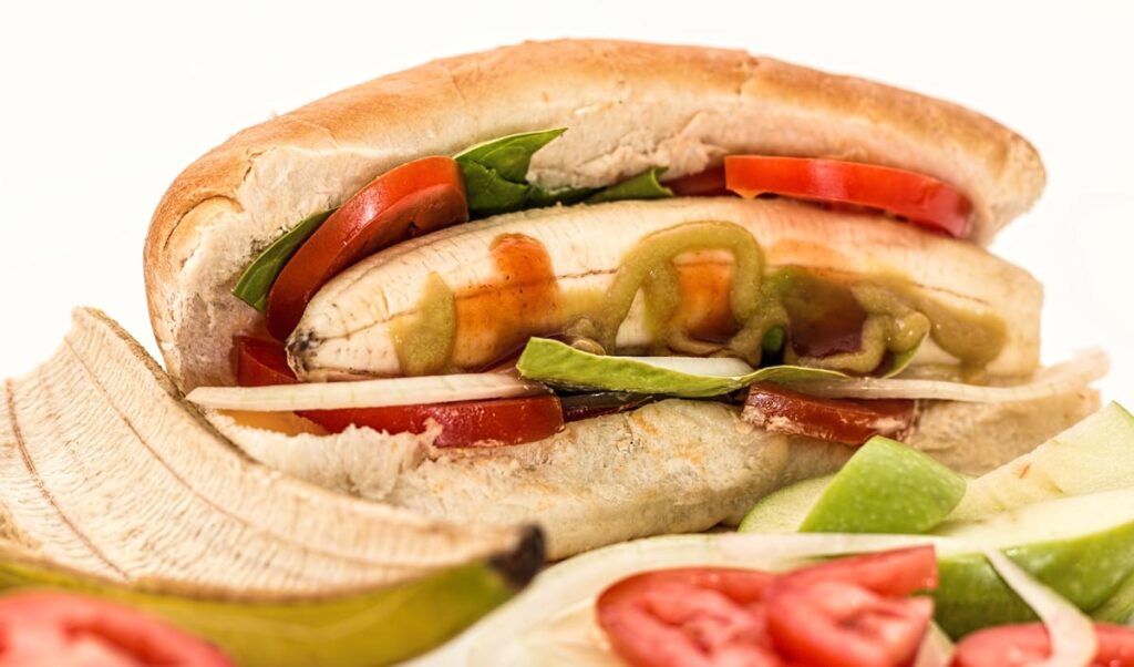 Ein veganer Hotdog mit einer Banane, Stichwort Vegetarier.
(c) Pixabay.com